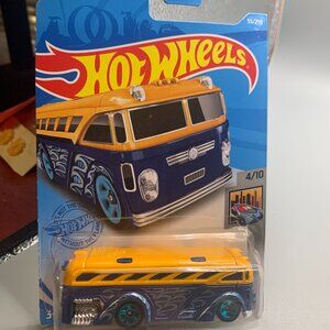 1:64 Hot Wheels Surfin School Bus NEW IN PACKAGE